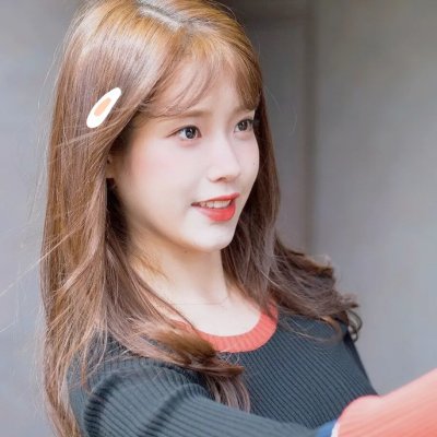随盲柳入眠的女人
